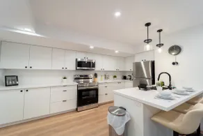 Bright & Spacious 2BR Near Downtown KW - Image 2