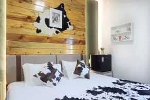 Kuh Haus Guesthouse, Milchkuh - dairy cow - Image 2