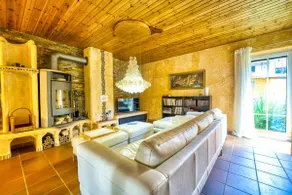Spacious house with garden, fireplace, and balcony - Image 2
