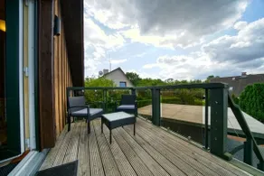 Spacious house with garden, fireplace, and balcony - Image 4
