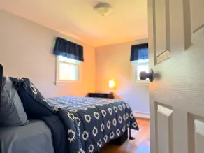 Cozy 2 bedroom home + office space W/ Fast Wi-Fi - Image 5