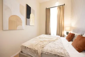 Light-Filled 3BR Retreat - Relaxing Family Apt - Image 5