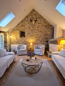 Stone house, cosy interior, sea 350 m away. - Image 2