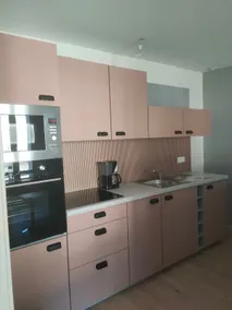 Independent downtown apartment for up to 7 people - Image 5