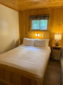 Charming 1BR Cabin: Beach & Full Kitchen - Image 2