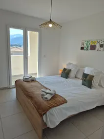 The little Corsican nest: terrace, light, and tranquility - Image 3
