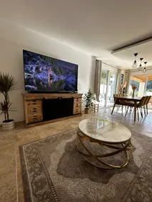 Emplacement parfait au coeur de la Provence avec une grande piscine et un beau jardin - Image 4