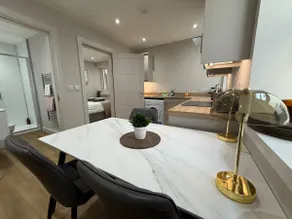 Modern 1BR Apt in Portrush - Central & Stylish Stay - Image 5