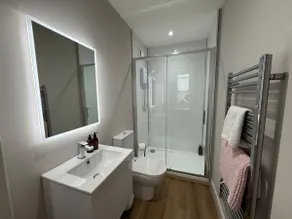 Modern 1BR Apt in Portrush - Central & Stylish Stay - Image 4