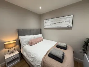 Modern 1BR Apt in Portrush - Central & Stylish Stay - Image 3