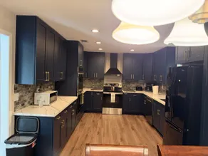 House in crown colony - Image 2