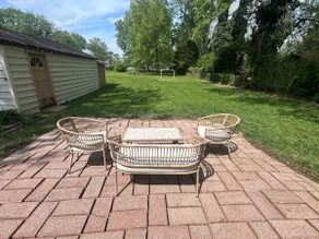 Charming 2 bedroom home with large yard - Image 4