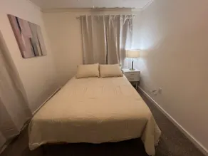 Charming 2 bedroom home with large yard - Image 3
