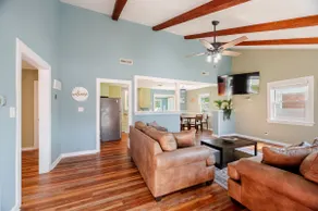 Family Beach House · Sleeps 6 · 2 Blks · 6 Parking - Image 3