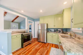 Family Beach House · Sleeps 6 · 2 Blks · 6 Parking - Image 4