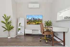 Cozy Stay Near UT Austin | Prime Central Location - Image 2
