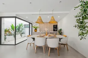 Designer apartment for 6 with patio, pool, and workstation - Image 3