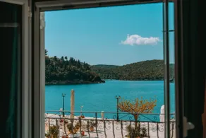 Teal Seafront Home - Image 5