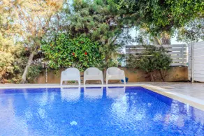 Larnaca Seaview Apartment with pool & parking - Image 3