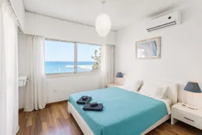 Larnaca Seaview Apartment with pool & parking - Image 4