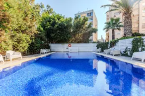 Larnaca Seaview Apartment with pool & parking - Image 5