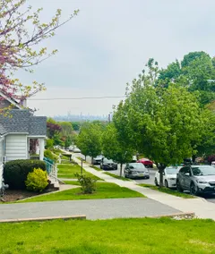 Suburban Comfort w/ Deck, Parking+Easy NYC Commute - Image 5