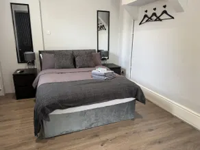 Little Grove in Gatwick - Image 3