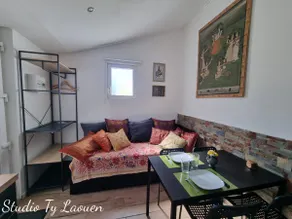 Ty Laouen Private Studio - Image 3