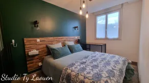 Ty Laouen Private Studio - Image 5