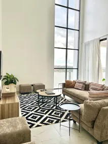 4BR Lux Villa - 360 Rooftop & Lake Views - Image 2