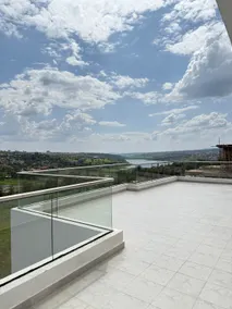 4BR Lux Villa - 360 Rooftop & Lake Views - Image 4