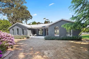 Southern Highlands Villa, Spacious, Gardens, Pool - Image 2