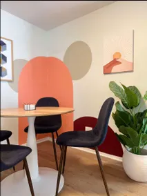 Cozy apartment, Sleeps 4, With Parking! - Image 2