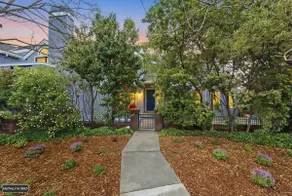Cozy 2BR w/ Patios, Prime Mountain View Location - Image 2