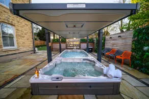 Malton Manor: Luxury Estate, Hot Tub & Steam Room - Image 4