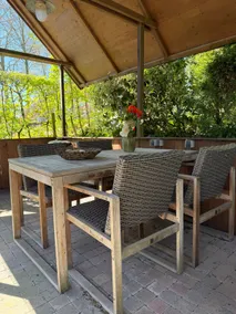 Beautiful holiday home with large enclosed garden - Image 3