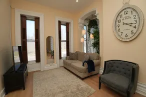 Rowhouse 23 Studio - Image 5