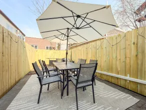 NEW 3BR/2BA Duplex | Private Patio | NYC & MetLife - Image 5