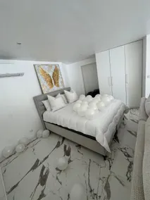 Furnished 65 m² (698 sq ft) studio, unavailable in July and August - Image 3