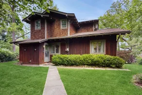 Two-story House - shared pool, WiFi, full kitchen - Image 2