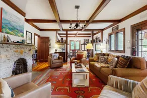 Two-story House - shared pool, WiFi, full kitchen - Image 3