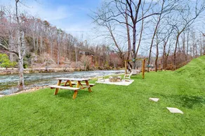 Luxurious riverfront home, perfect for fishing - Image 3