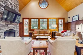 Luxurious riverfront home, perfect for fishing - Image 5