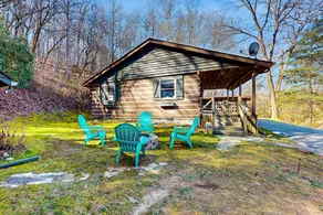 Cozy Dog-Friendly Mountain Log Cabin w/Free WiFi, - Image 2