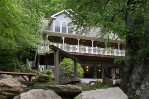 Riverfront home, fireplace, porch, firepit - Image 2