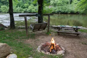 Riverfront home, fireplace, porch, firepit - Image 3