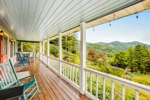 Dog-friendly retreat, mountain view, EV charger - Image 2