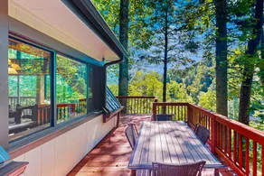 Dog-friendly A-frame cabin, deck, fireplace - Image 2