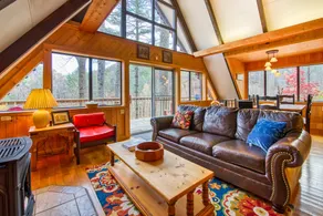 Dog-friendly A-frame cabin, deck, fireplace - Image 5