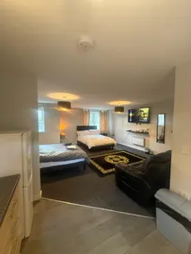 Flat by City centre, hospital and train station - Image 2